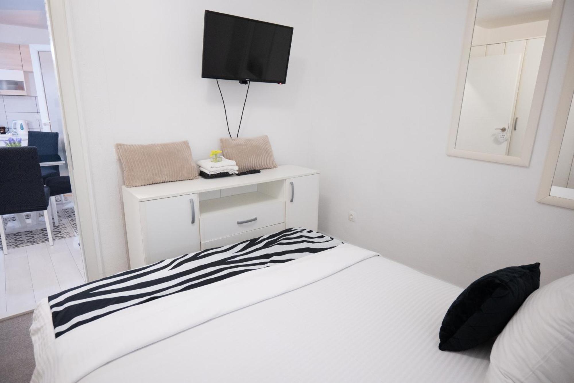 Grandeur Home Apartment Mostar - Free Parking Екстер'єр фото